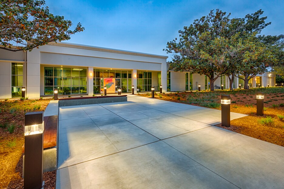 1215 Bordeaux Dr, Sunnyvale, CA à louer Photo du bâtiment- Image 1 de 9