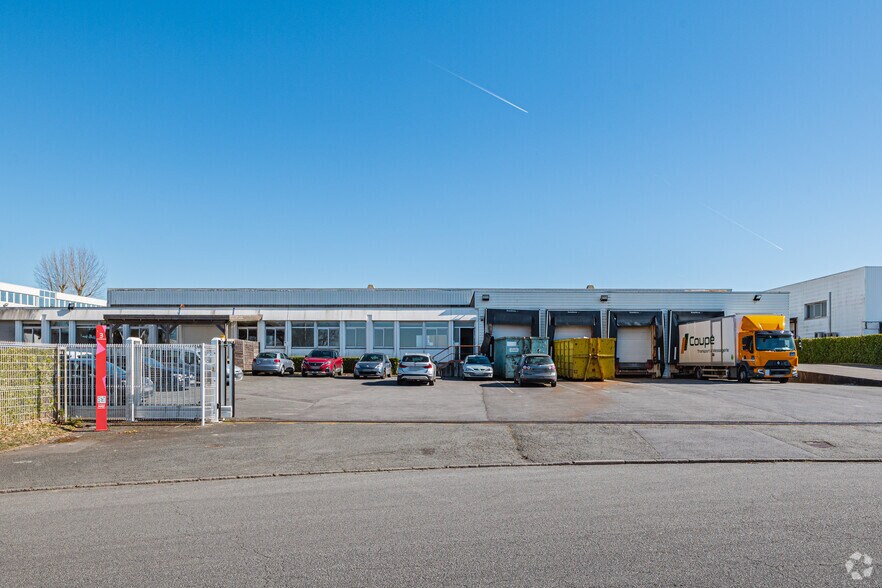 3 Rue Du Duremont, Neuville-en-Ferrain for sale - Building Photo - Image 2 of 2