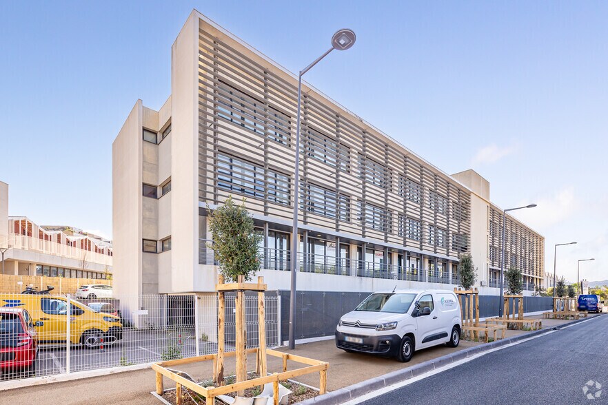 47 Boulevard Des Acieries, Marseille à vendre - Photo du bâtiment - Image 2 de 3