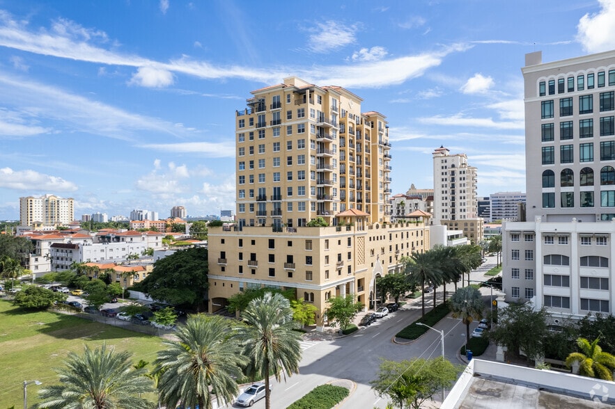 1607 Ponce de Leon, Coral Gables, FL for sale - Primary Photo - Image 1 of 3