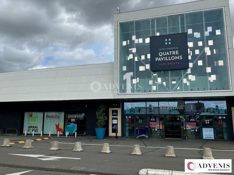 Retail in Lormont for lease Building Photo- Image 1 of 8