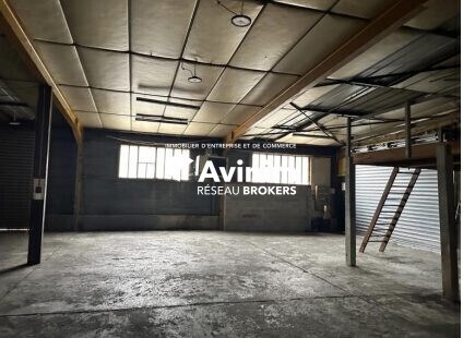 Industrial in Jouy-le-Moutier for sale Interior Photo- Image 1 of 6