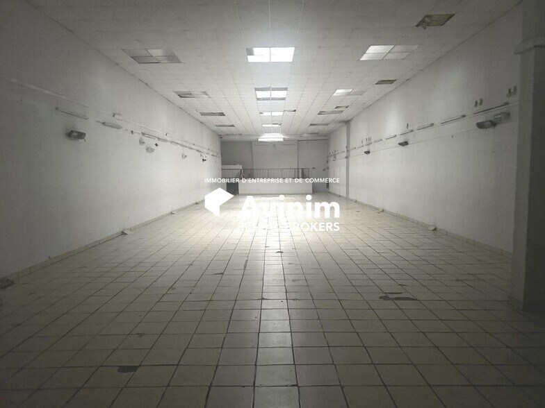 Industrial in Saint-Denis for lease - Interior Photo - Image 2 of 2