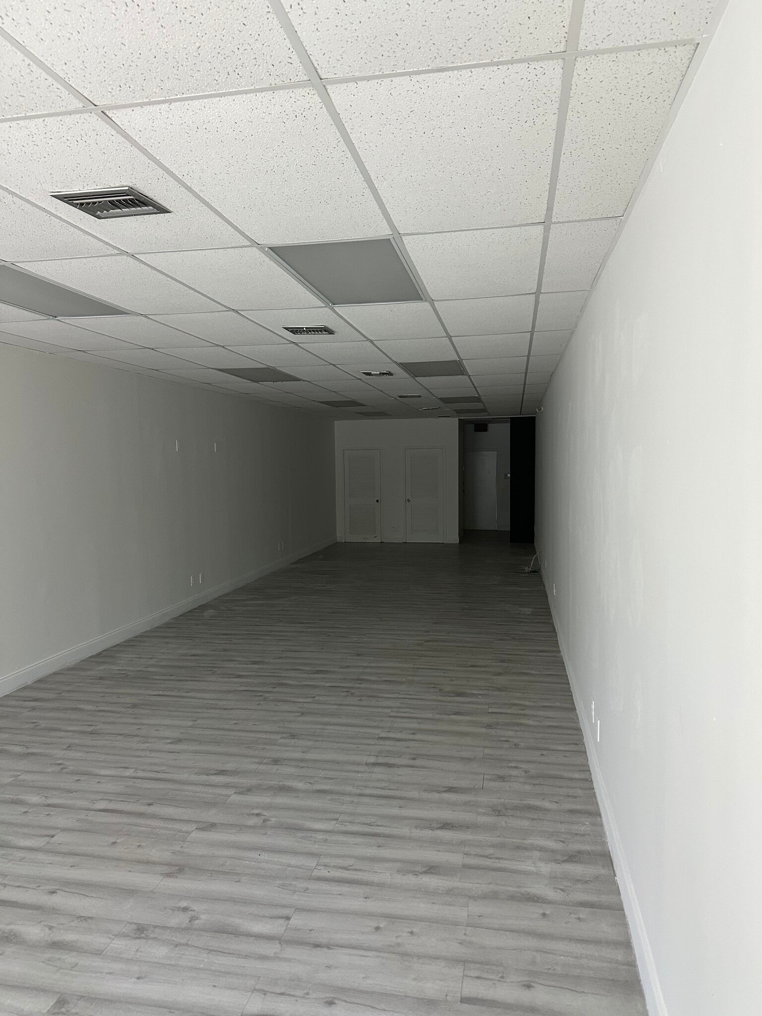 81 NE 3rd Ave, Deerfield Beach, FL for lease Interior Photo- Image 1 of 3