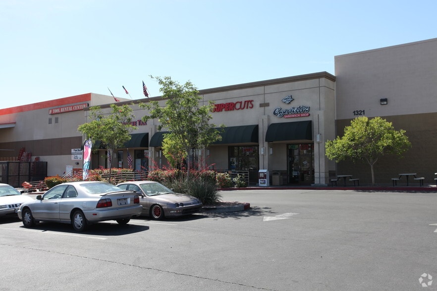 1275-1435 W Craig Rd, North Las Vegas, NV à louer - Photo du bâtiment - Image 2 de 9
