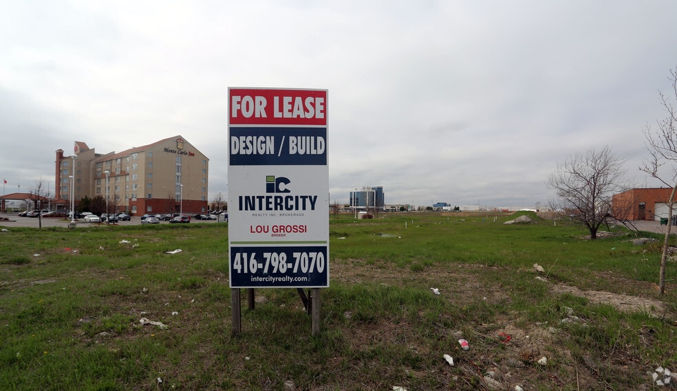 703 Applewood Cres, Vaughan, ON for lease - Building Photo - Image 2 of 2