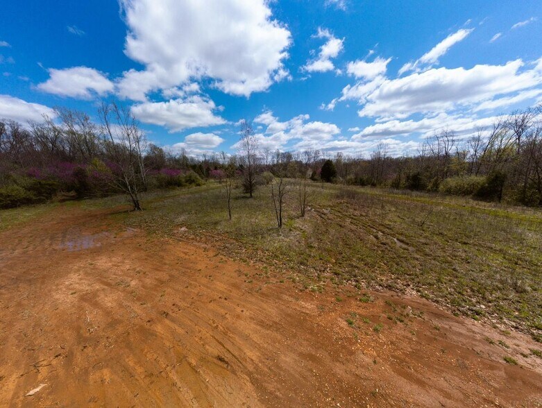 3324 Patrick Robbins Way, Bedford, IN à vendre - Photo du bâtiment - Image 3 de 8