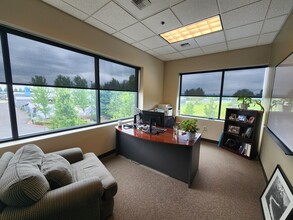 2300 E Third Loop, Vancouver, WA for lease Interior Photo- Image 1 of 9