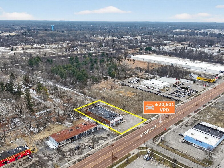 2913 S Dort Hwy, Flint, MI à vendre - Photo du bâtiment - Image 2 de 10