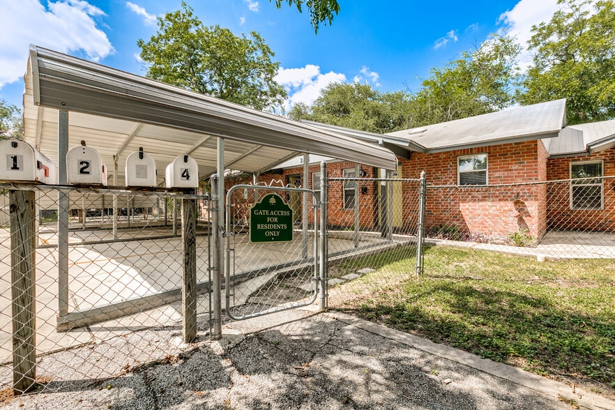 215 Eleanor Ave, San Antonio, TX for sale - Building Photo - Image 3 of 17
