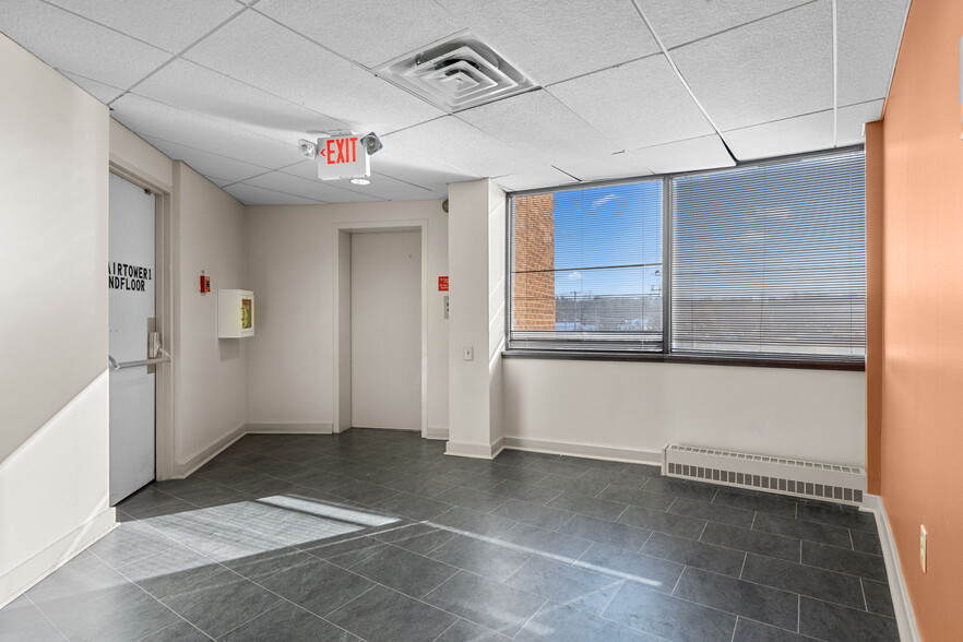 667 Welsh Rd, Huntingdon Valley, PA for sale - Building Photo - Image 3 of 29