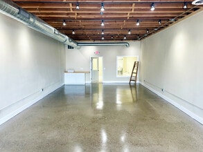 21151 Mack Ave, Grosse Pointe Woods, MI à louer Photo intérieure- Image 2 de 6