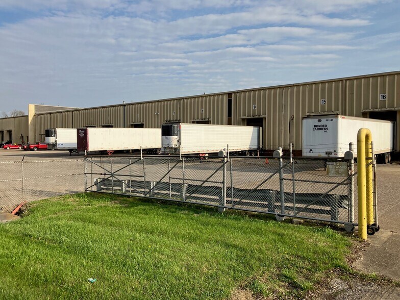 2301 St. George Rd, Evansville, IN à louer - Photo du bâtiment - Image 2 de 8