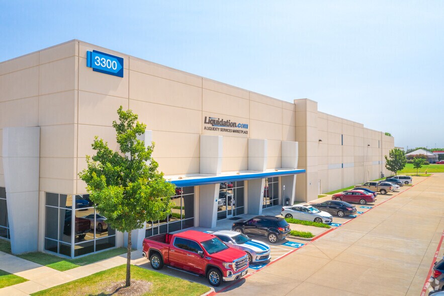 3300 Wood Dr, Garland, TX à louer - Photo du bâtiment - Image 1 de 5