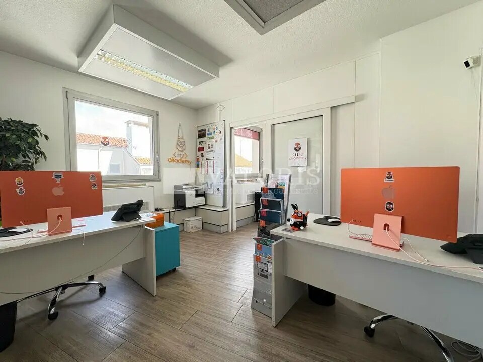 Office in Villeurbanne for lease Interior Photo- Image 1 of 24