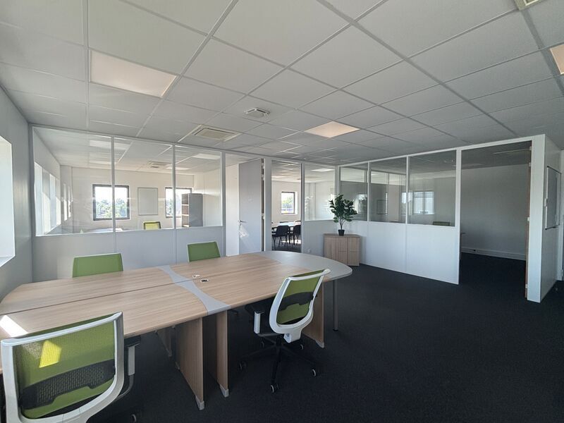 Office in Tresses for lease Building Photo- Image 1 of 11