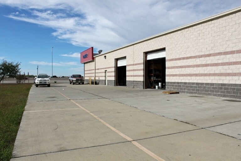 418 S Padre Island Dr, Corpus Christi, TX à louer - Photo du bâtiment - Image 2 de 13