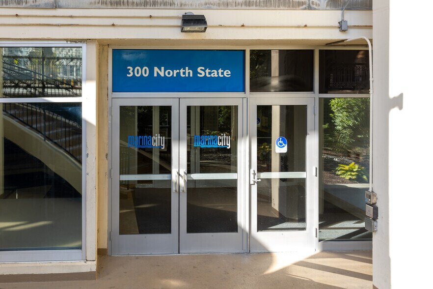 333 N Dearborn St, Chicago, IL à louer - Photo du bâtiment - Image 2 de 7