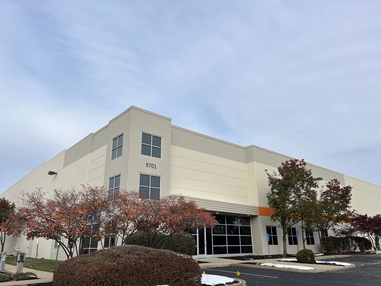 9701 Windisch Rd, West Chester, OH à louer - Photo du bâtiment - Image 1 de 5