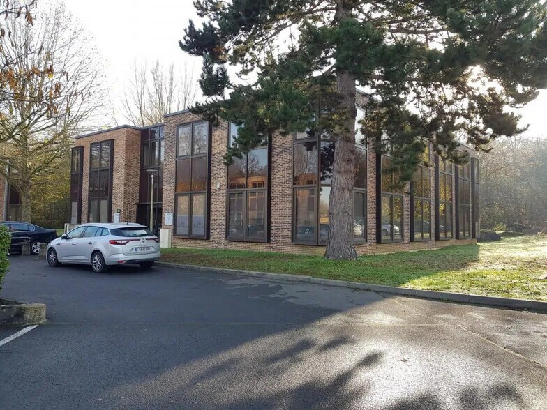 Office in Croissy-Beaubourg for lease - Building Photo - Image 2 of 13