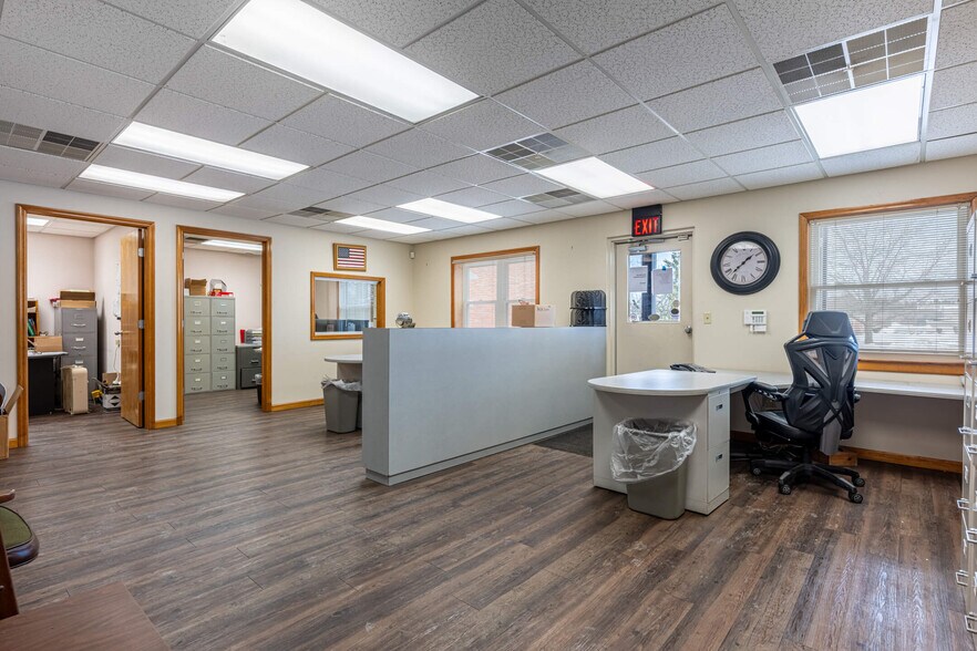 3.35 Ac Investment/Development Site portefeuille de 2 propriétés à vendre sur LoopNet.ca - Photo du bâtiment - Image 3 de 45