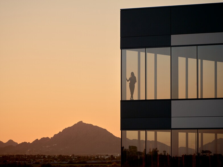 2046 Riverview Auto Dr, Mesa, AZ à louer - Photo du bâtiment - Image 3 de 20