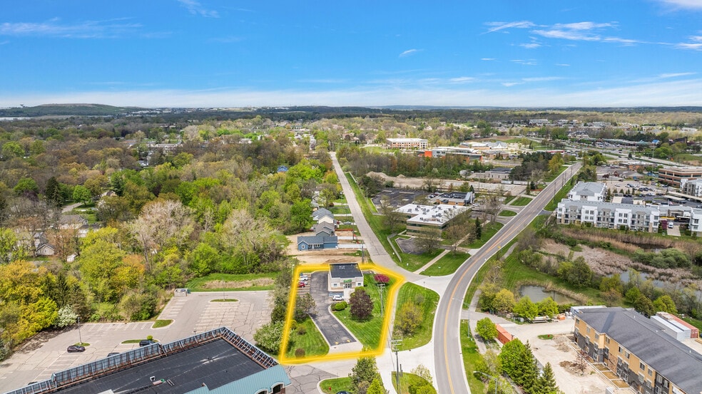 3297 Five Points Dr, Auburn Hills, MI à vendre - Photo du bâtiment - Image 3 de 9