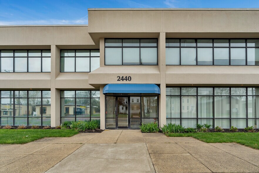 2440 Whitney Ave, Hamden, CT à vendre - Photo du bâtiment - Image 3 de 10