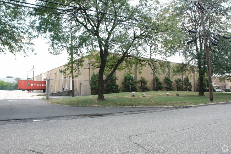 16 Cragwood Rd, Avenel, NJ for lease - Building Photo - Image 3 of 7