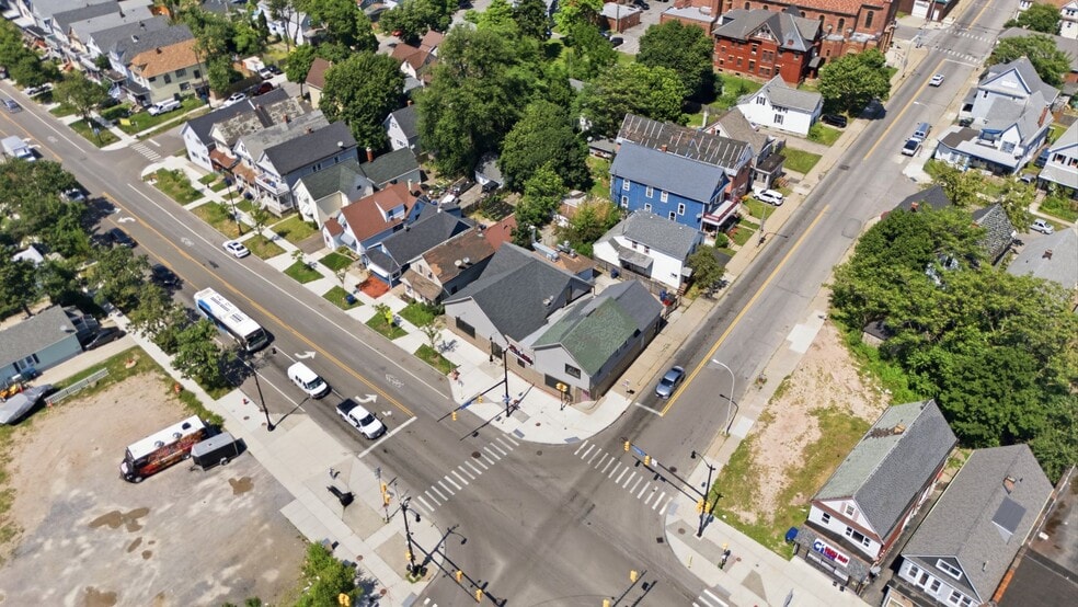 2081 Niagara St, Buffalo, NY à vendre - Photo du bâtiment - Image 2 de 49