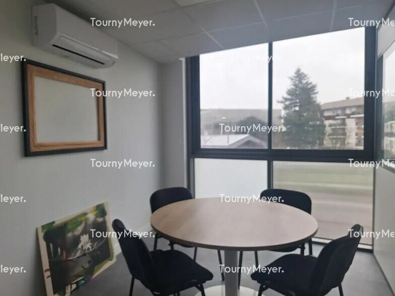 Office in Talence for lease - Building Photo - Image 3 of 7