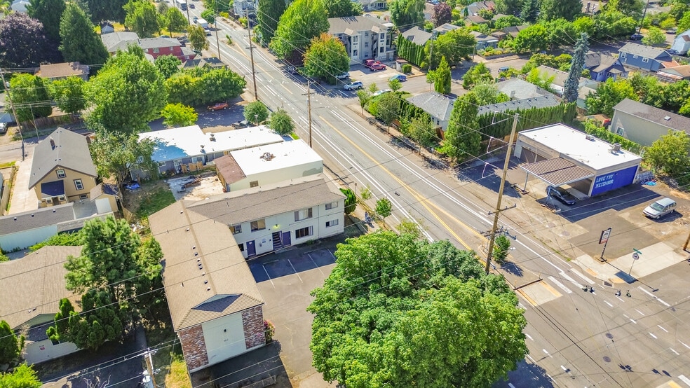 9512-9524 N Oswego Ave, Portland, OR for sale - Building Photo - Image 3 of 14