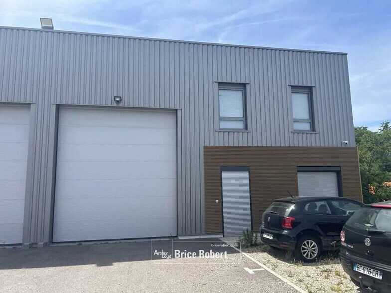 Flex dans Corbas à louer - Photo du bâtiment - Image 1 de 6