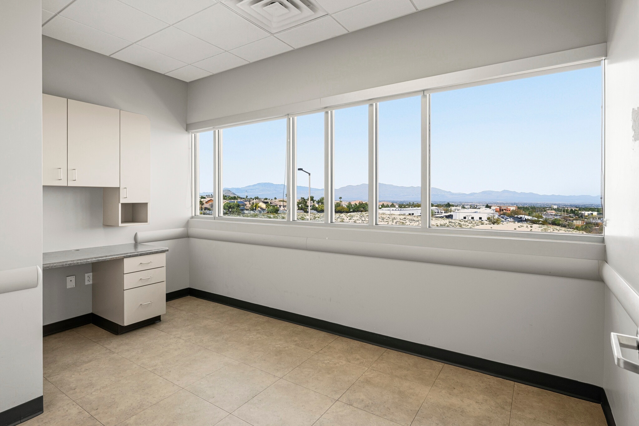 10105 Banburry Cross Dr, Las Vegas, NV for lease Interior Photo- Image 1 of 6