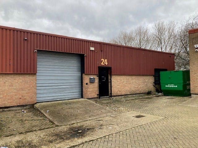 Unit 24, Longshot Industrial Estate, Bracknell for lease Building Photo- Image 1 of 4