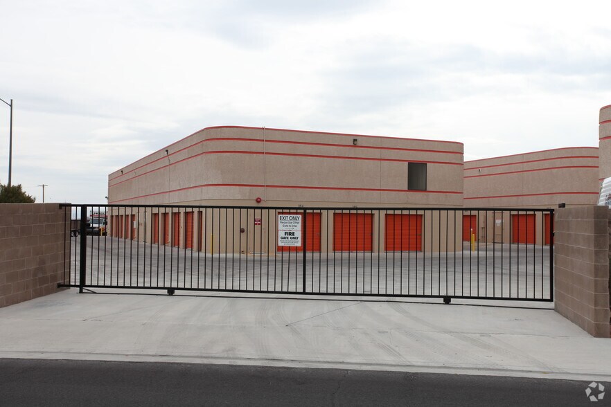 3290 N Rancho Dr, Las Vegas, NV à vendre - Photo du bâtiment - Image 2 de 4