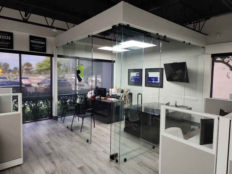 1300 Old Congress Ave, West Palm Beach, FL for lease - Interior Photo - Image 3 of 15