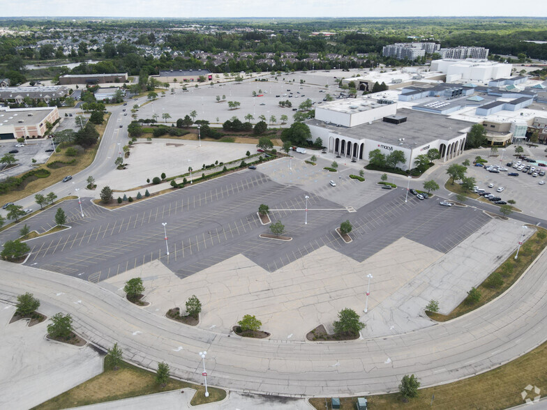 1 Hawthorne Ctr, Vernon Hills, IL à vendre - Photo principale - Image 1 de 1