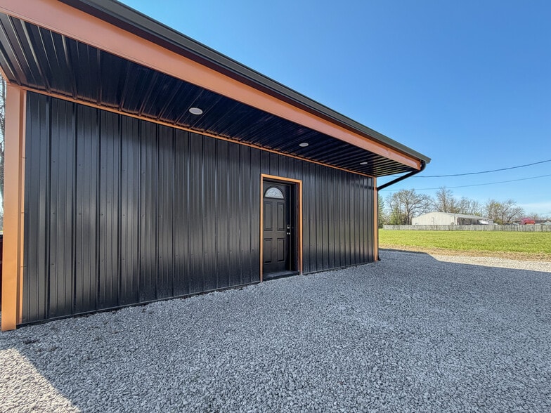 1943 Main St, Goshen, OH à vendre - Photo du bâtiment - Image 3 de 13