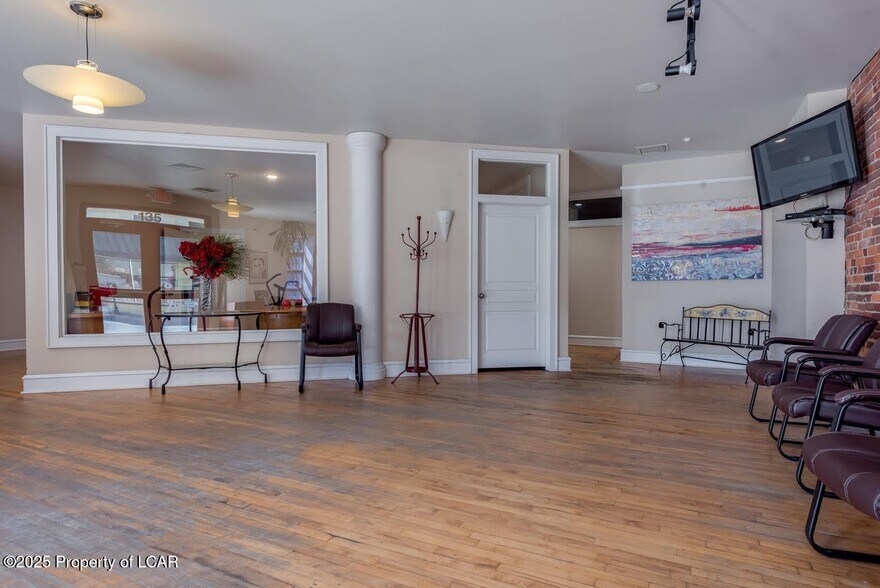 135 N Main St, Pittston, PA à louer - Photo du bâtiment - Image 2 de 6