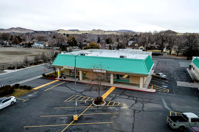 500-690 E Prater Way, Sparks, NV à louer - Photo du bâtiment - Image 2 de 7