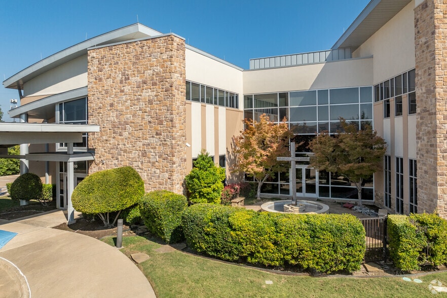 500 Maplelawn Dr, Plano, TX for sale - Building Photo - Image 2 of 22