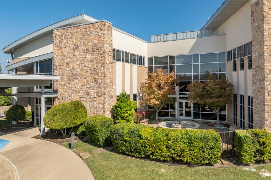 500 Maplelawn Dr, Plano, TX à vendre - Photo du bâtiment - Image 2 de 22