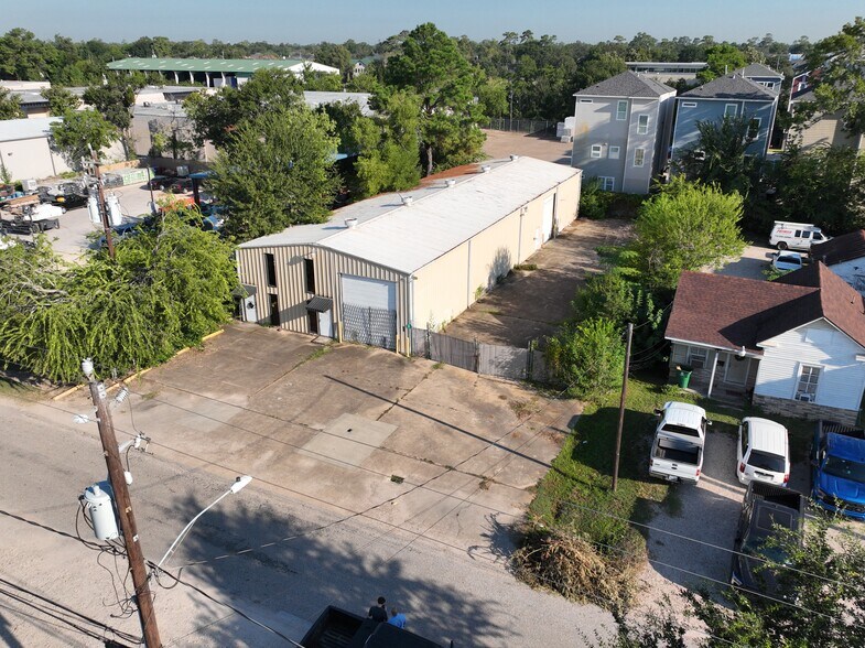 2108 Lou Ellen Ln, Houston, TX à louer - Photo du bâtiment - Image 2 de 11