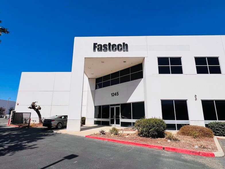 1245 Webb Cir, Corona, CA for lease - Building Photo - Image 2 of 34