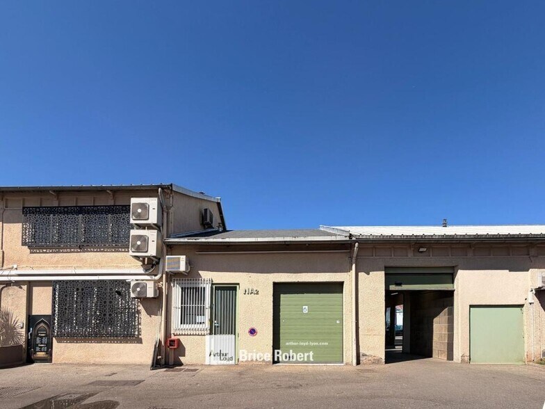 Flex dans Vénissieux à louer - Photo du bâtiment - Image 1 de 7