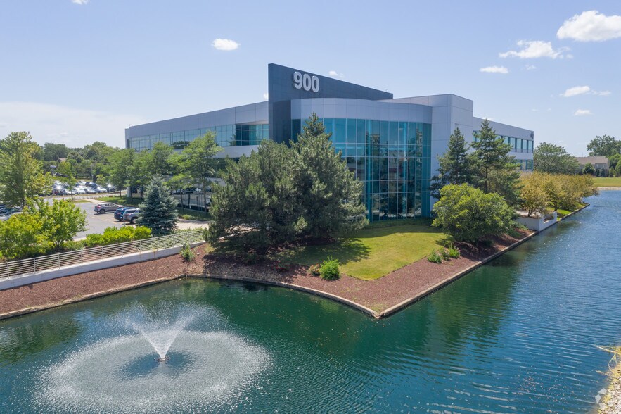 900 N Arlington Heights Rd, Itasca, IL à louer - Photo du bâtiment - Image 2 de 14