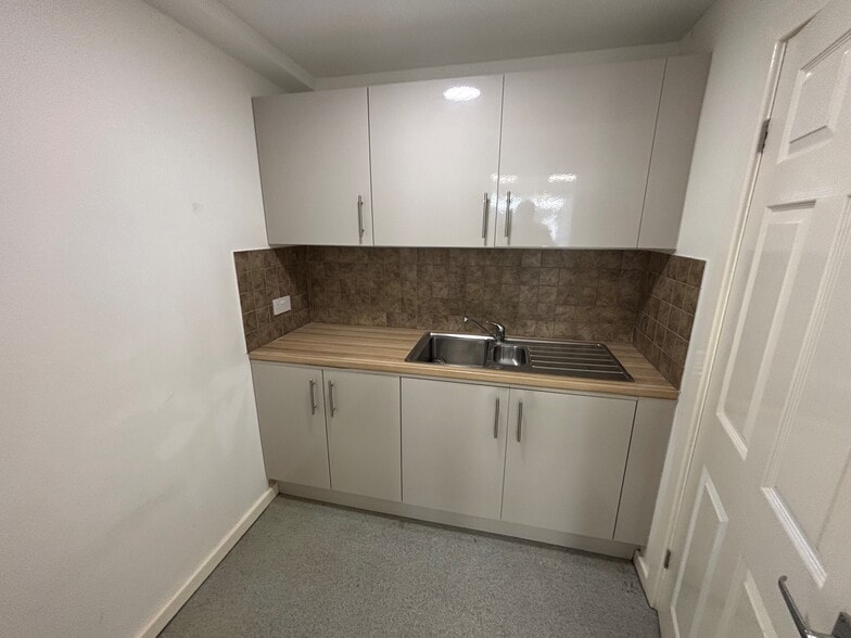 119A-B High St, Rushden for lease - Building Photo - Image 3 of 5