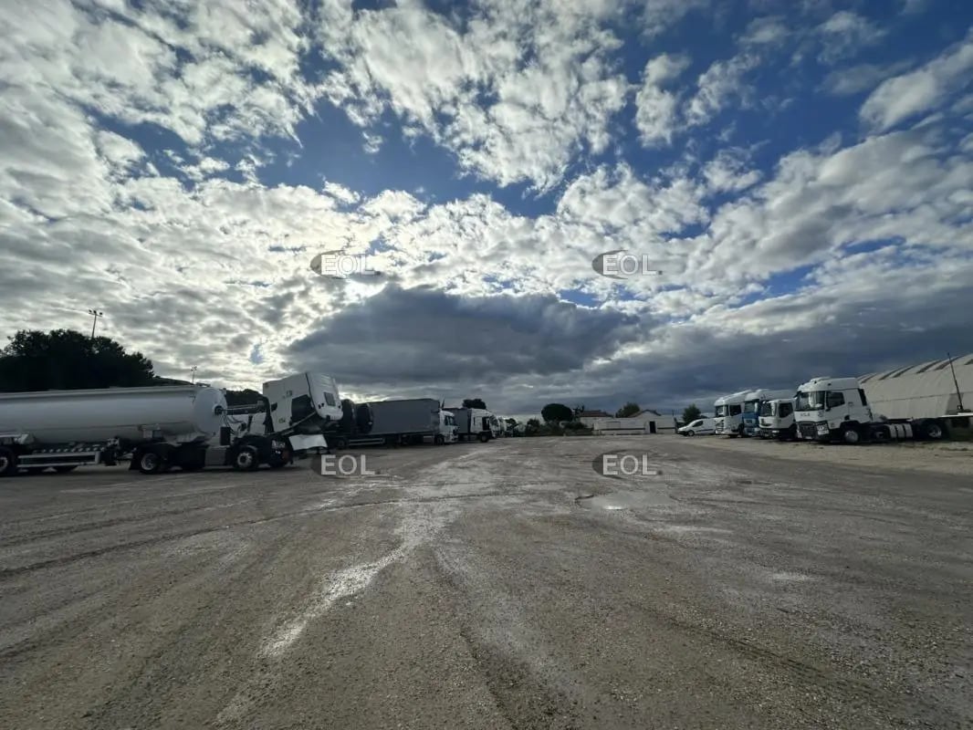 Flex in Vitrolles for lease Building Photo- Image 1 of 3