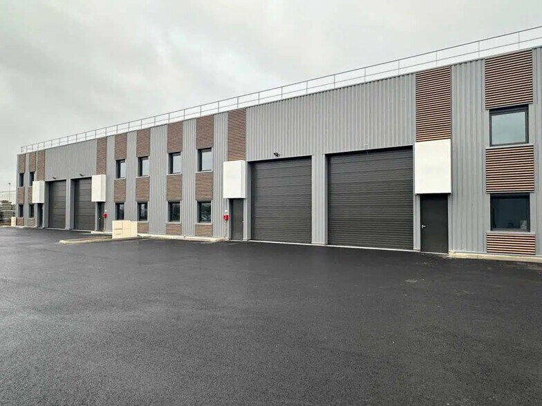 Local d'activités dans Villefranche-sur-Saône à vendre - Photo du bâtiment - Image 2 de 10